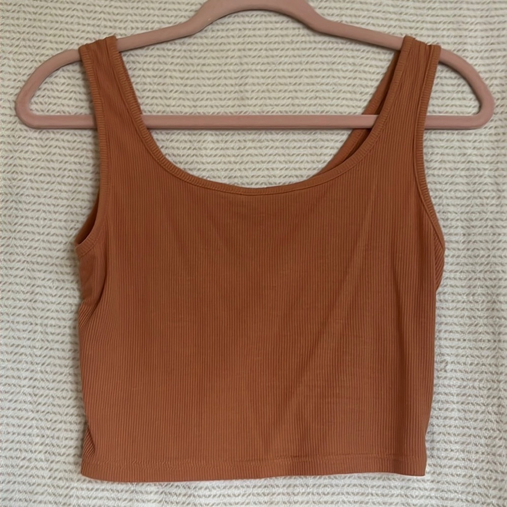 Simple orange/brown crop tank